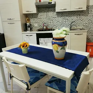 Casa Rapisarda , Aeroporto di Catania Fontana Rossa Italia
